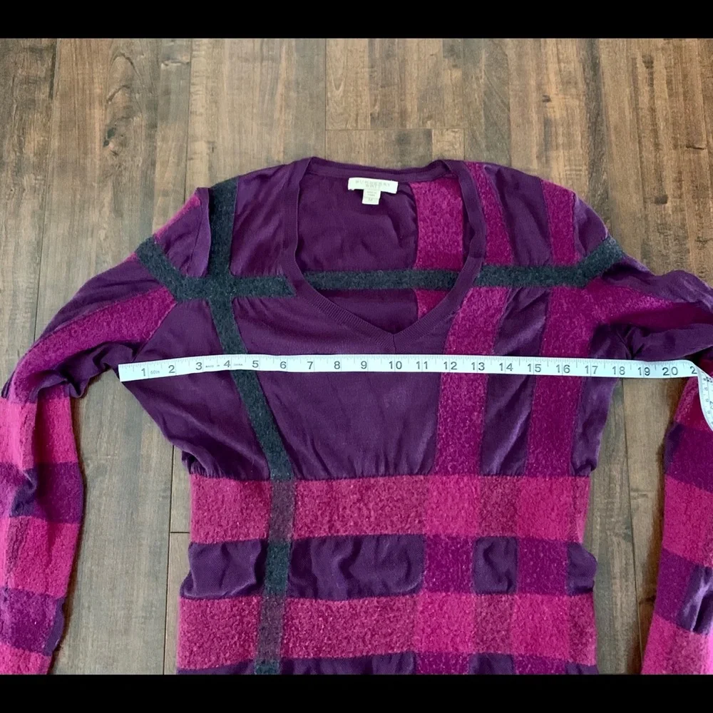 Burberry Purple and Pink V-Neck Sweater - Picture 5 of 7